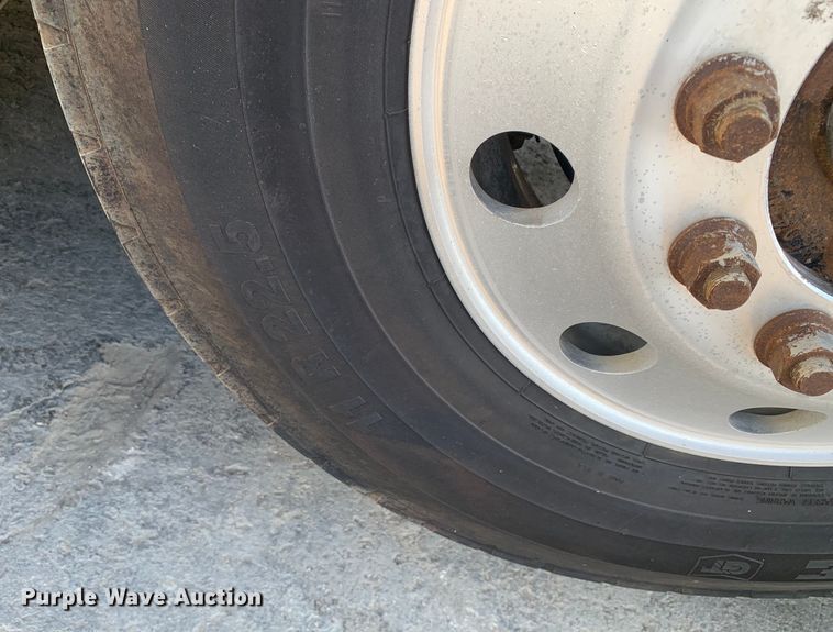 image for item DM7926 2015 Peterbilt 348 dump truck