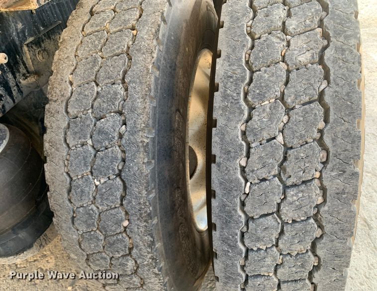 image for item DM7926 2015 Peterbilt 348 dump truck