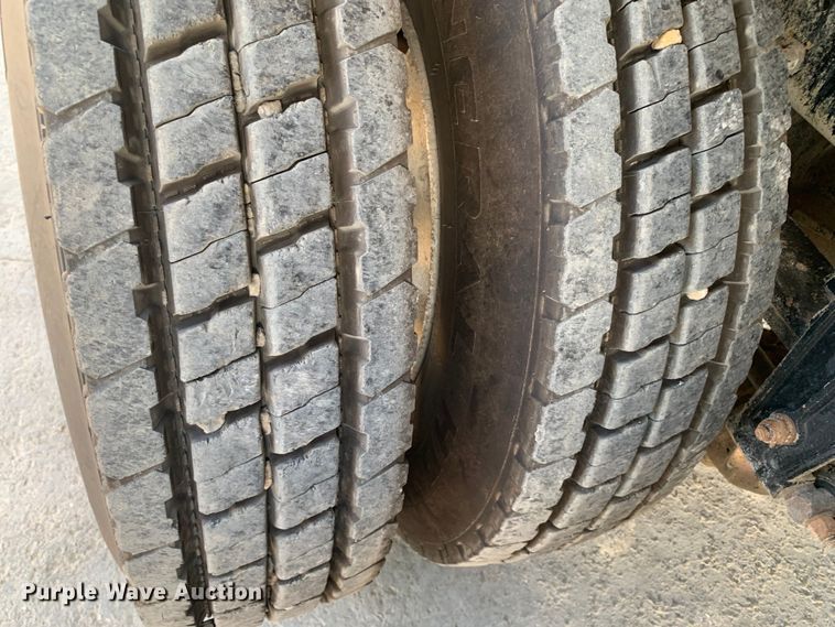 image for item DM7926 2015 Peterbilt 348 dump truck