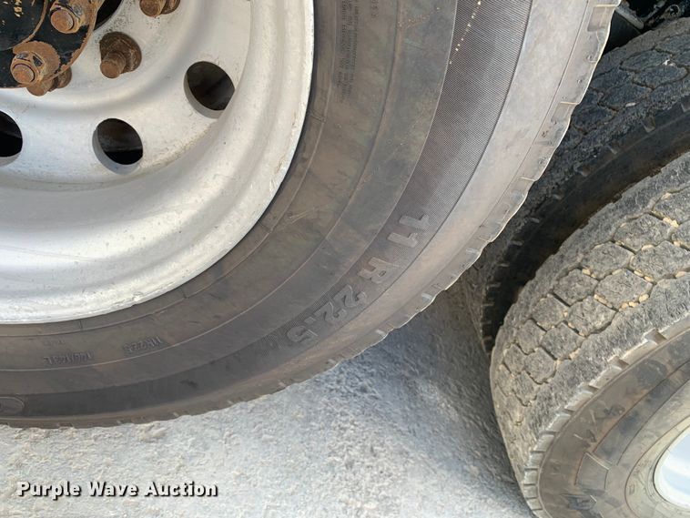 image for item DM7926 2015 Peterbilt 348 dump truck