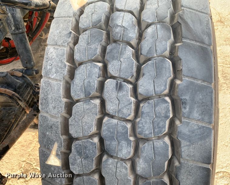 image for item DM7926 2015 Peterbilt 348 dump truck