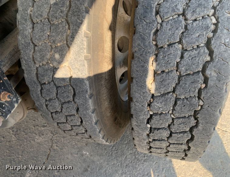 image for item DM7926 2015 Peterbilt 348 dump truck