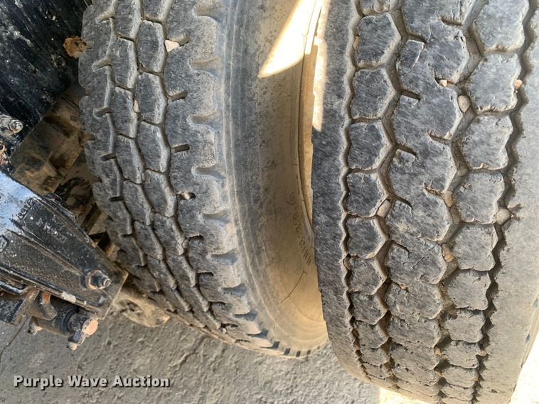 image for item DM7926 2015 Peterbilt 348 dump truck