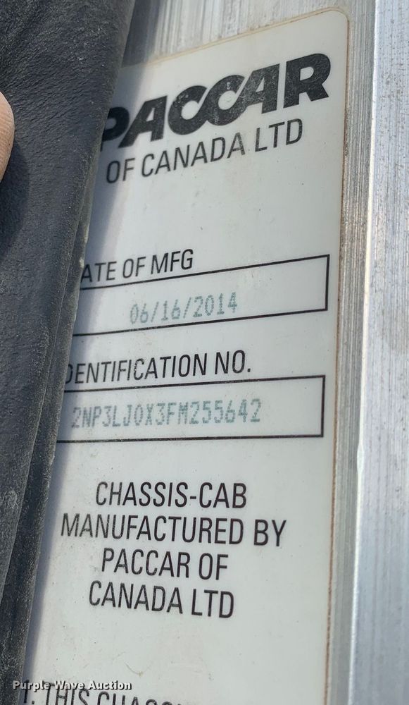 image for item DM7926 2015 Peterbilt 348 dump truck