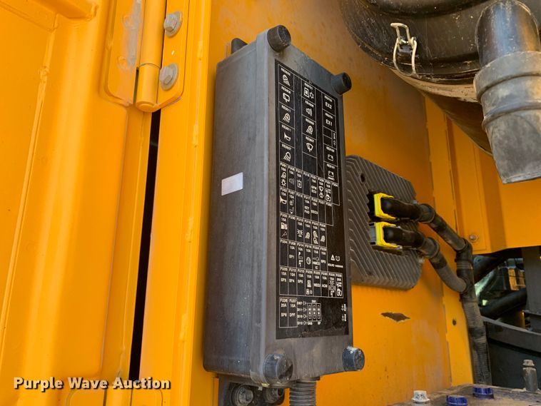 image for item DM7927 2015 Volvo EC380EL excavator