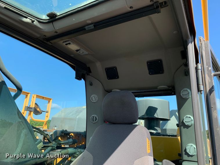 image for item DM7927 2015 Volvo EC380EL excavator