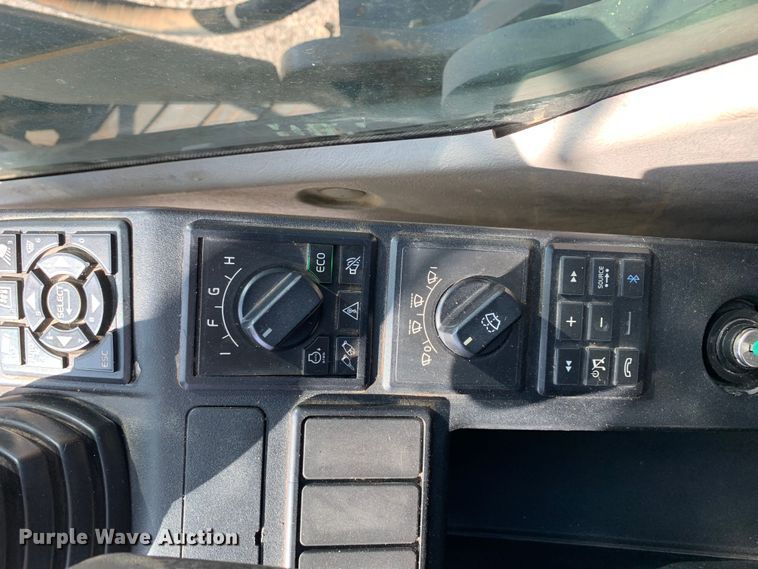 image for item DM7927 2015 Volvo EC380EL excavator