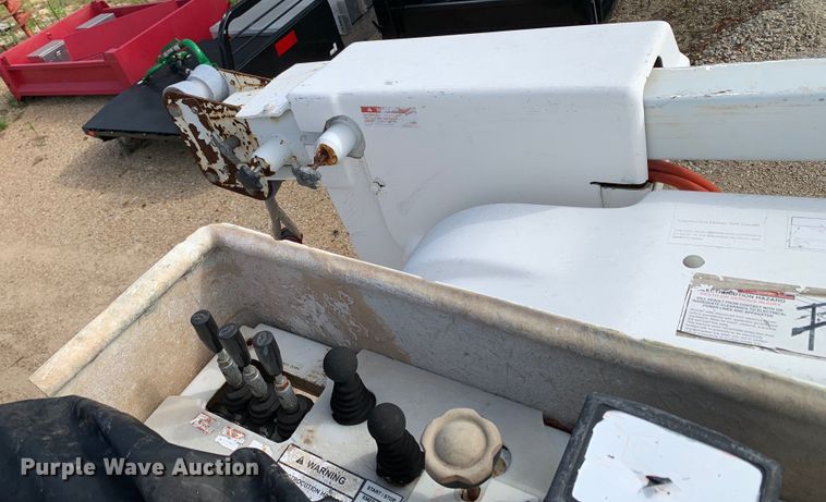 image for item DM7929 2015 Freightliner Business Class M2 bucket truck