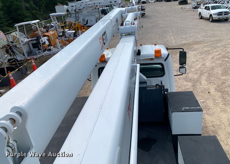 image for item DM7929 2015 Freightliner Business Class M2 bucket truck