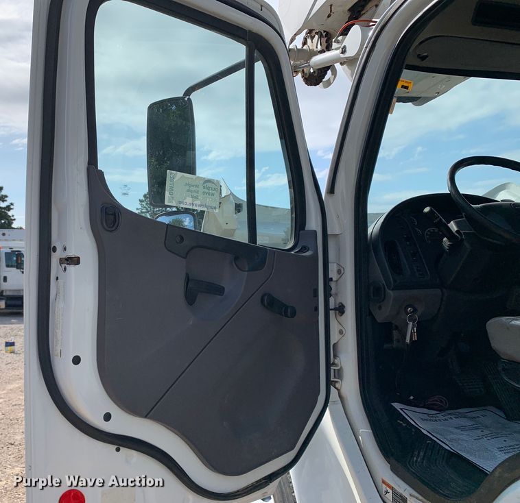 image for item DM7929 2015 Freightliner Business Class M2 bucket truck