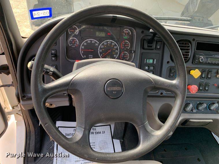 image for item DM7929 2015 Freightliner Business Class M2 bucket truck