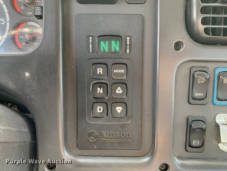 image for item DM7929 2015 Freightliner Business Class M2 bucket truck