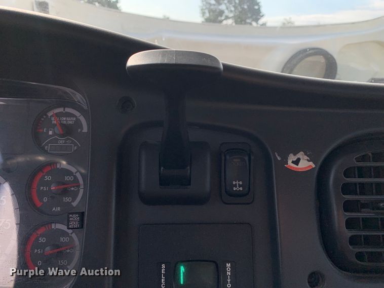 image for item DM7929 2015 Freightliner Business Class M2 bucket truck