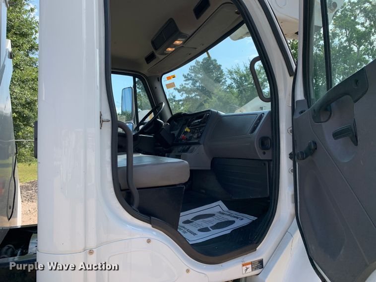 image for item DM7929 2015 Freightliner Business Class M2 bucket truck