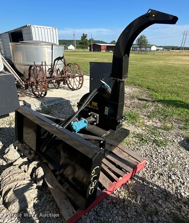 image for item DO6548 Agrotk  SSBX42 skid steer wood chipper