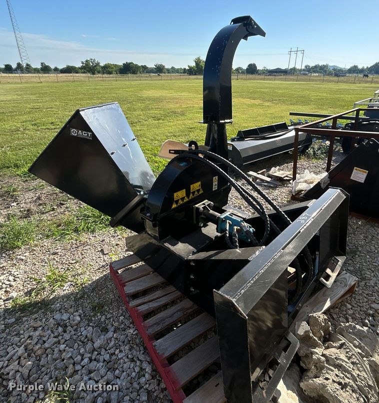 image for item DO6548 Agrotk  SSBX42 skid steer wood chipper