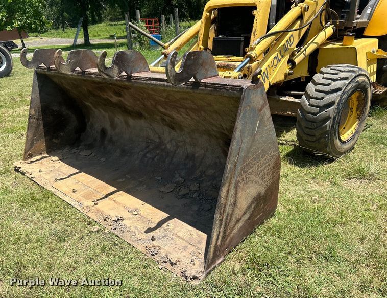 image for item DO6554 2001 New Holland LB75.B backhoe