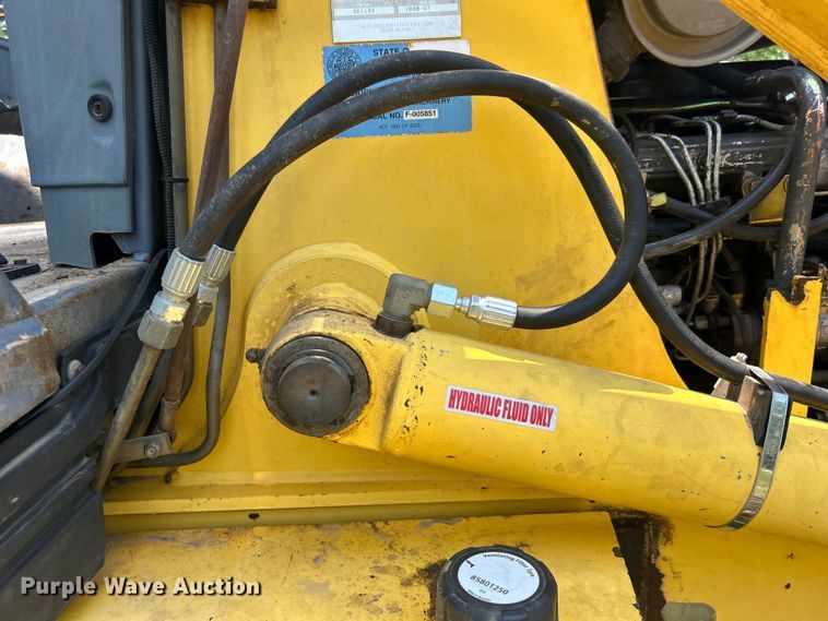 image for item DO6554 2001 New Holland LB75.B backhoe