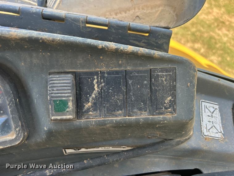 image for item DO6554 2001 New Holland LB75.B backhoe