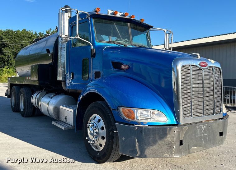 image for item DO6555 2008 Peterbilt 386 vacuum truck