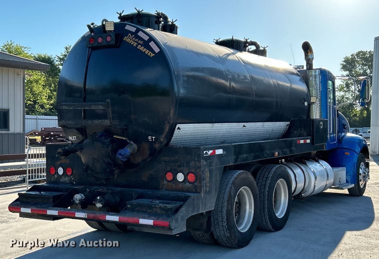 image for item DO6555 2008 Peterbilt 386 vacuum truck