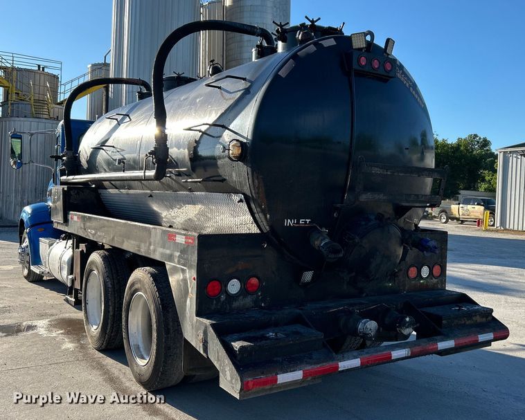 image for item DO6555 2008 Peterbilt 386 vacuum truck