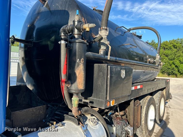 image for item DO6555 2008 Peterbilt 386 vacuum truck