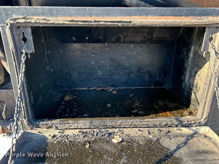 image for item DO6555 2008 Peterbilt 386 vacuum truck