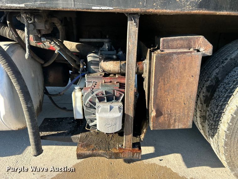 image for item DO6555 2008 Peterbilt 386 vacuum truck