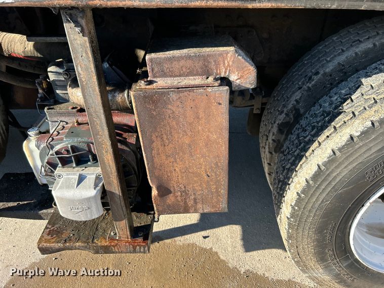 image for item DO6555 2008 Peterbilt 386 vacuum truck