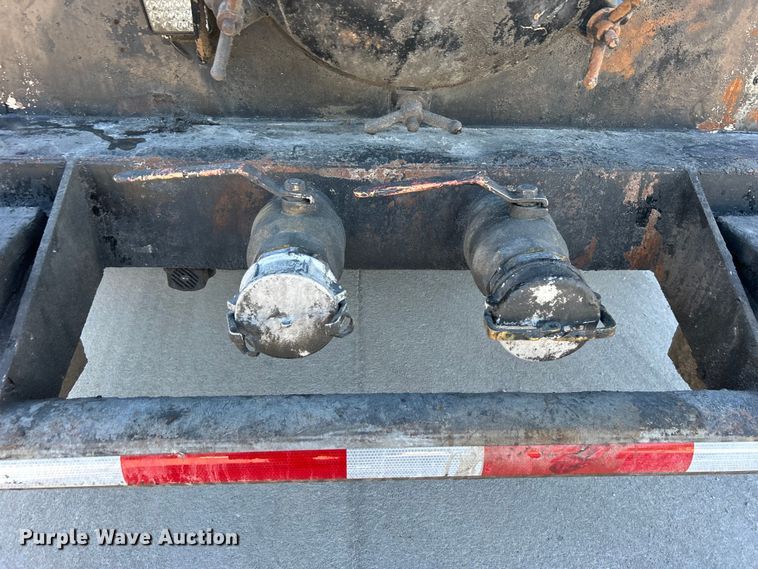 image for item DO6555 2008 Peterbilt 386 vacuum truck