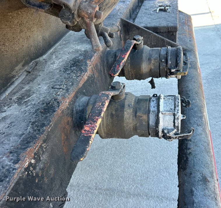 image for item DO6555 2008 Peterbilt 386 vacuum truck