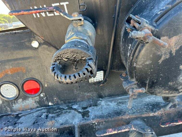 image for item DO6555 2008 Peterbilt 386 vacuum truck