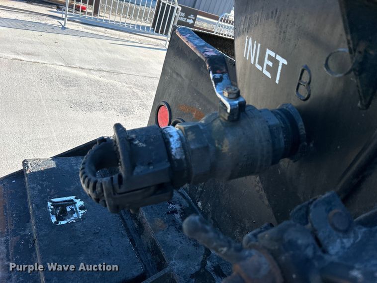 image for item DO6555 2008 Peterbilt 386 vacuum truck