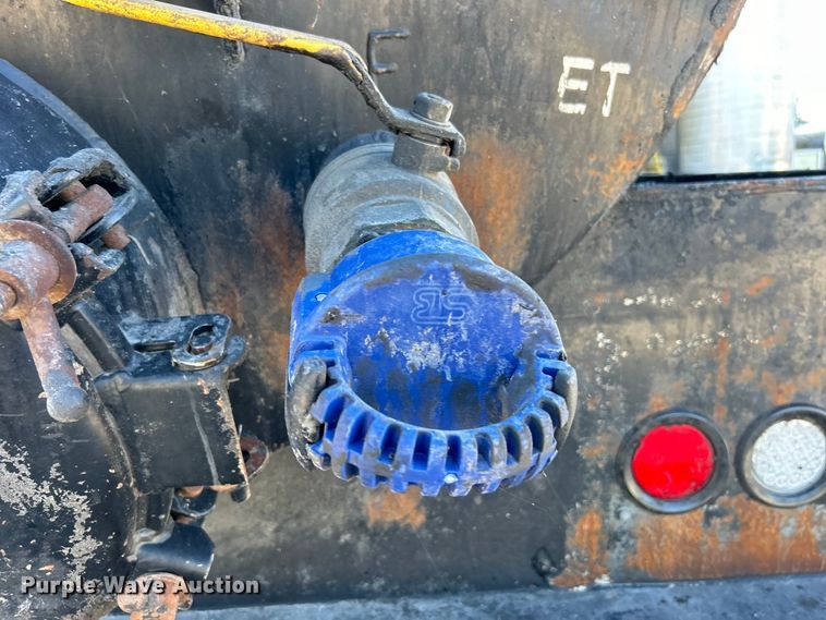 image for item DO6555 2008 Peterbilt 386 vacuum truck