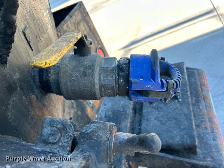 image for item DO6555 2008 Peterbilt 386 vacuum truck