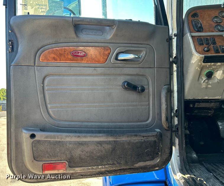 image for item DO6555 2008 Peterbilt 386 vacuum truck