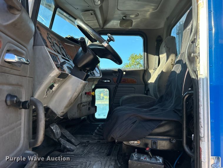 image for item DO6555 2008 Peterbilt 386 vacuum truck