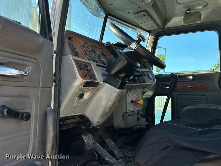 image for item DO6555 2008 Peterbilt 386 vacuum truck