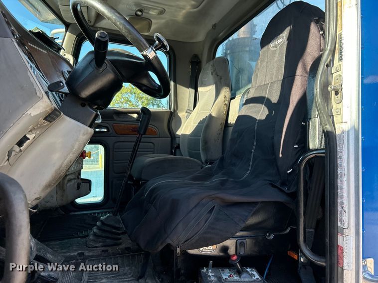 image for item DO6555 2008 Peterbilt 386 vacuum truck