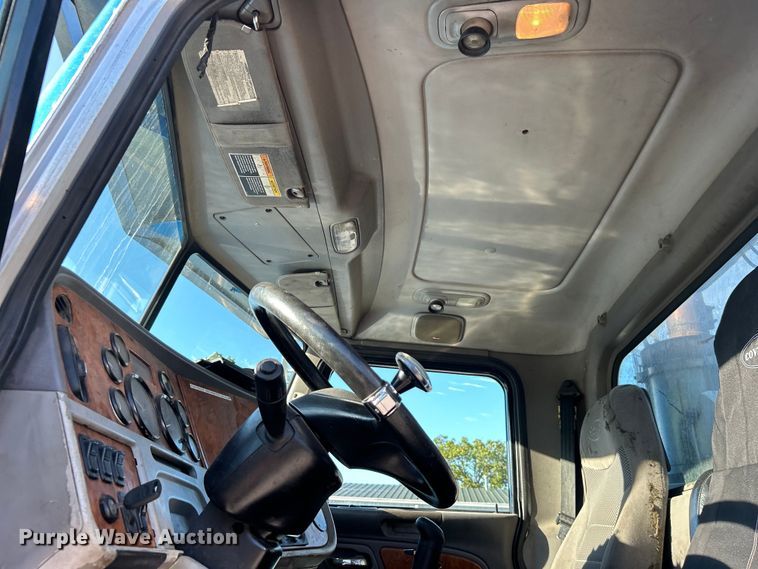 image for item DO6555 2008 Peterbilt 386 vacuum truck