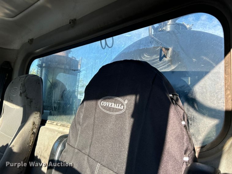 image for item DO6555 2008 Peterbilt 386 vacuum truck