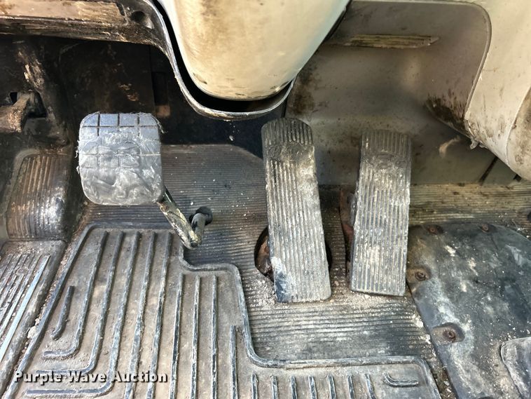 image for item DO6555 2008 Peterbilt 386 vacuum truck