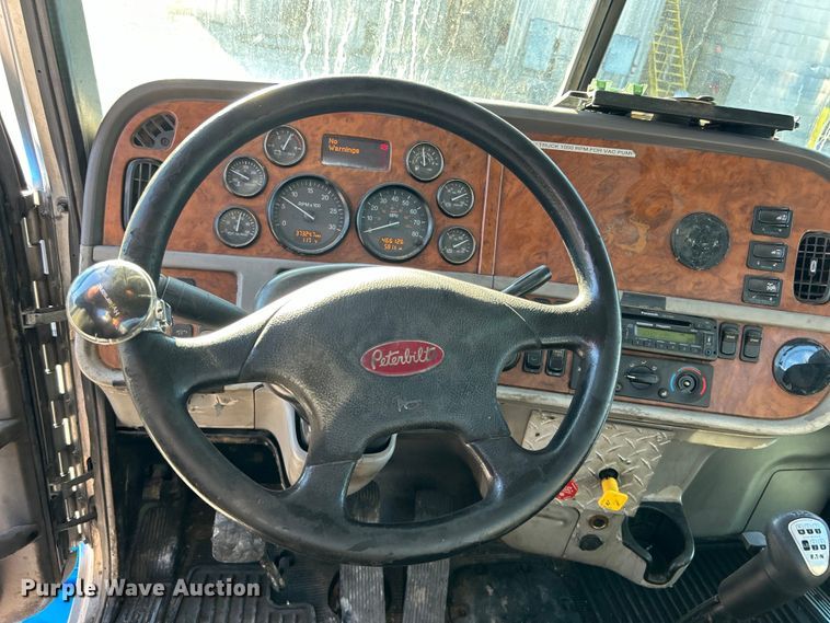 image for item DO6555 2008 Peterbilt 386 vacuum truck