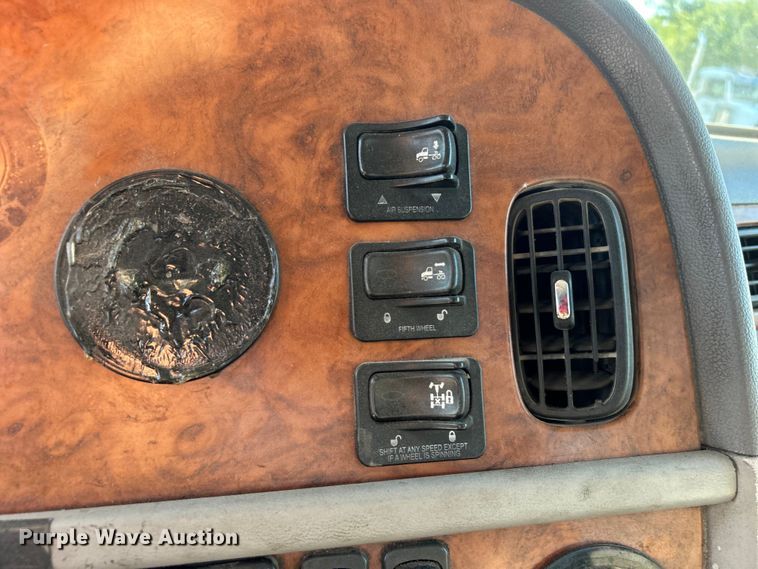 image for item DO6555 2008 Peterbilt 386 vacuum truck