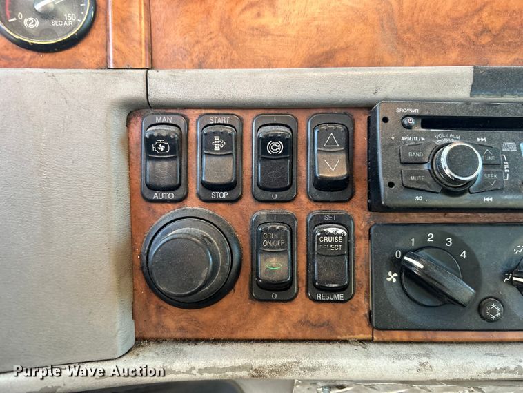 image for item DO6555 2008 Peterbilt 386 vacuum truck