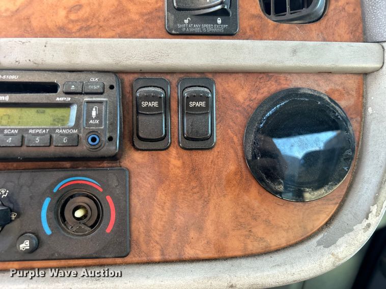 image for item DO6555 2008 Peterbilt 386 vacuum truck