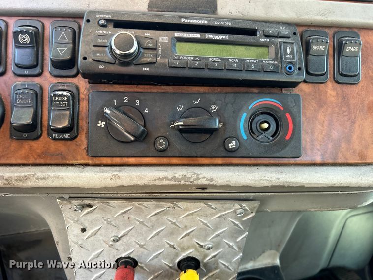 image for item DO6555 2008 Peterbilt 386 vacuum truck