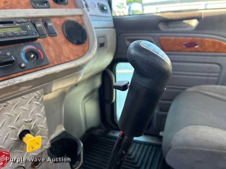 image for item DO6555 2008 Peterbilt 386 vacuum truck