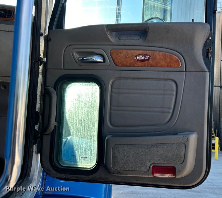 image for item DO6555 2008 Peterbilt 386 vacuum truck